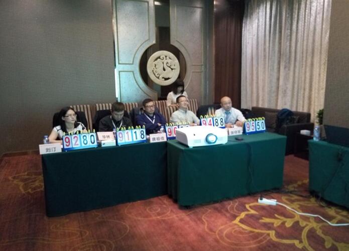半決賽比賽現場評委打分